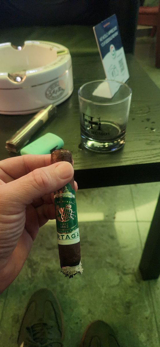 puffgeniecigar's tweet photo. SPATAGUES Flor De Tabacos in Rebusto . Entre Humos #Cigars #Cigar #Luxury #EntreHumos https://t.co/3VSnthTrb3