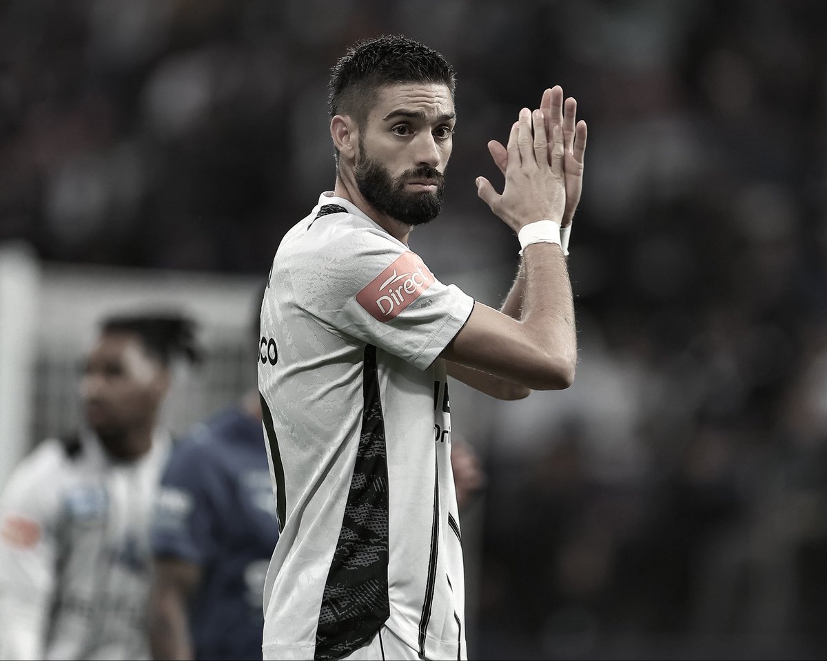 كاراكسو ينتهي عقده بنهاية الموسم وهو أحد اللاعبين الذين تكفل بهم الاستقطاب 

شاهدنا تجديد عقود بعض لاعبين الاندية الاخرى الذين جلبهم الاستقطاب مثل سافيتش و بونو و ديميرال 

كاراسكو نجم عالمي ويجب استمراره في الشباب