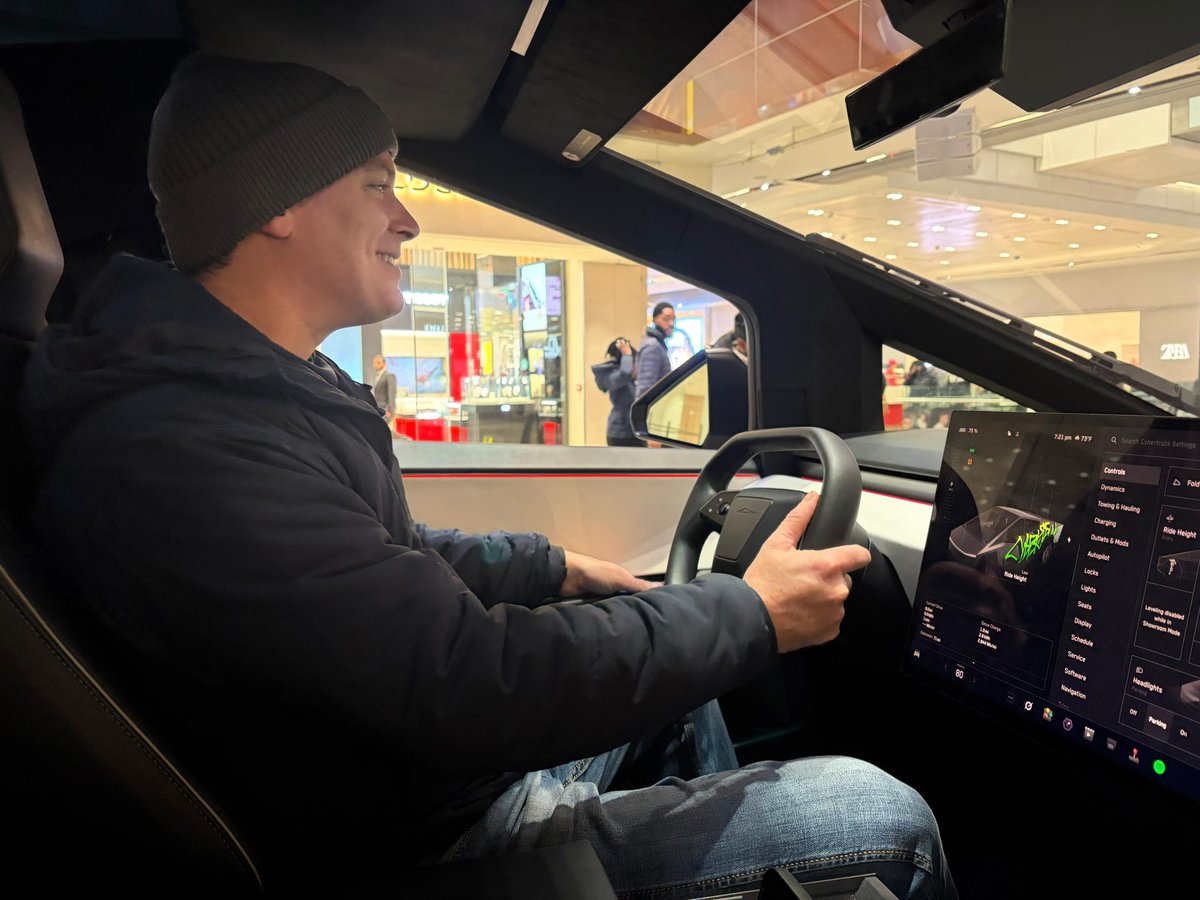 Paul- Luna, ROAR 👑(Kween/Acc) tweet media