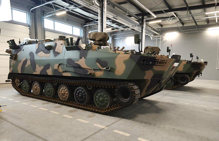 WBGroup_PL's tweet image. Wspomagamy rozbudowę i modernizację Wojsk Rakietowych i Artylerii. 5. Lubuski Pułk Artylerii odebrał 155-mm armatohaubice #Krab, z nowymi wozami dowódczo-sztabowymi K90 i dowódczymi K50. @WBGroup_PL dostarczyła do tych wozów systemy teleinformatyczne #FONET, łączności #RADMOR,