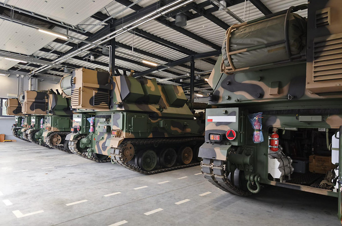 WBGroup_PL's tweet image. Wspomagamy rozbudowę i modernizację Wojsk Rakietowych i Artylerii. 5. Lubuski Pułk Artylerii odebrał 155-mm armatohaubice #Krab, z nowymi wozami dowódczo-sztabowymi K90 i dowódczymi K50. @WBGroup_PL dostarczyła do tych wozów systemy teleinformatyczne #FONET, łączności #RADMOR,