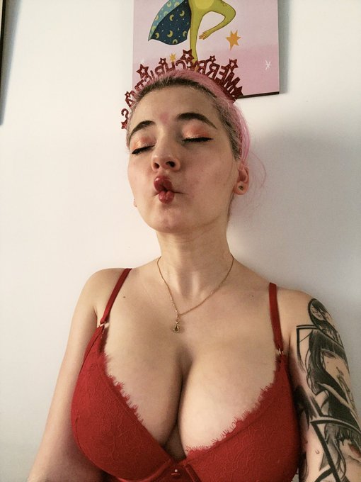 1 pic. 🎄🎄🎄 https://t.co/wgrclTqUCP