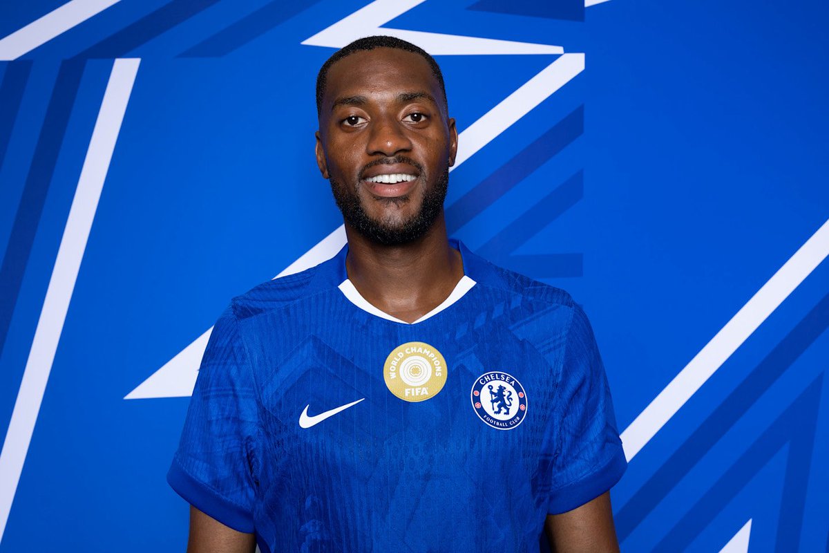 LKCOYB's tweet image. Bayern, Sunderland, Qarabag, Leeds etc 

Think about all of our worst games this season with calamitous goals conceded etc, and you will find one culprit at the scene of the crime every time.

A player who inhibits our whole way of playing cannot be featuring at our level.