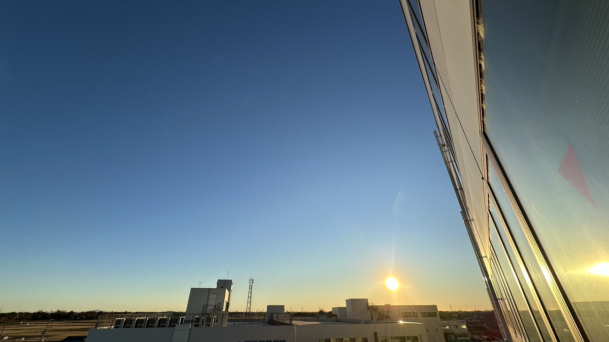 皆さん☺️おはようございます🎉

昨晩は、FNS歌謡祭2025…
Adoさんの十戒しか観れませんでしたが🤩✨素敵でした😭💦
明菜さんも喜んでますねぇ➰🎶

ルルは、出勤しちゃった後だけに観れなかったので🤣帰宅してから鑑賞します🥳
今週も後半です💦
頑張ろっ💨👍🏻