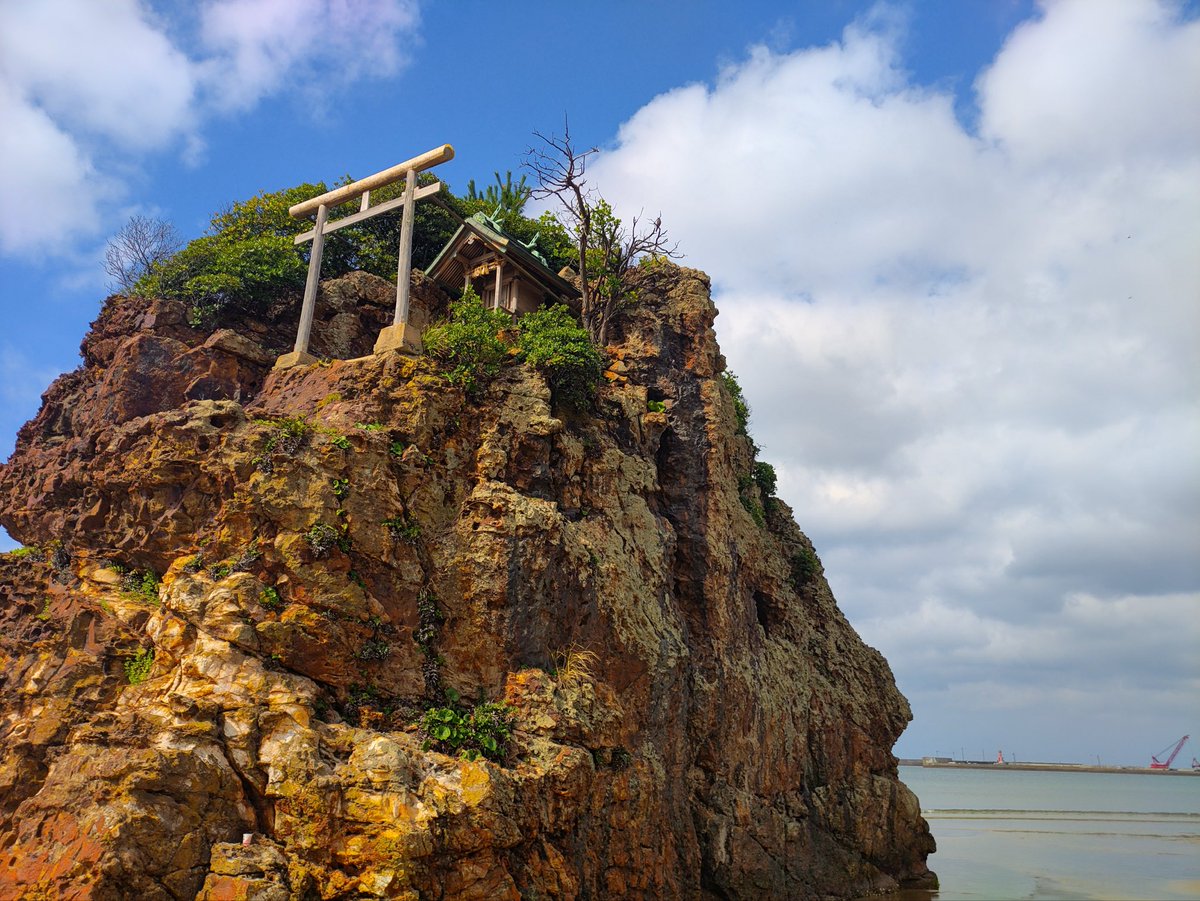 おはアンです🫧西天満☀️
出雲大社は12月6日まで神在月です⛩
全国の神様たちがお集まりになって
人々の“しあわせ“の御縁を結ぶ会議
神議(かみはかり)が行われるそうです

皆さまに素敵な御縁が
ありますように(人´꒳`)♡⃛

本日もしっとりよろしくお願いします🍀

#企業公式が地元の天気を言い合う