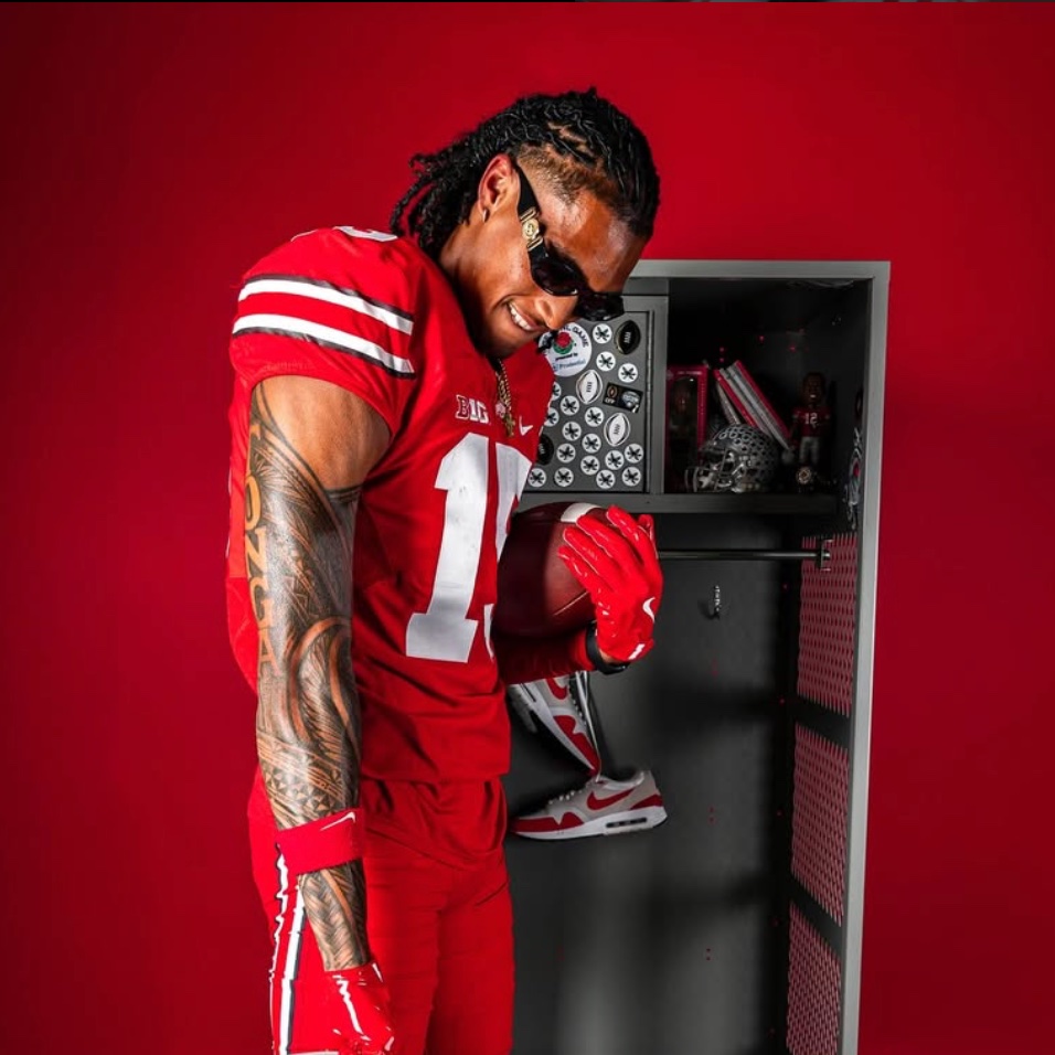 lukecolley614's tweet image. UPDATE 🚨

247Sports now saying there is "serious doubt" Chris Henry Jr sticks with Ohio State. 
Oregon continues to push hard, with OSU still fighting for his signature.
#GoBucks🌰