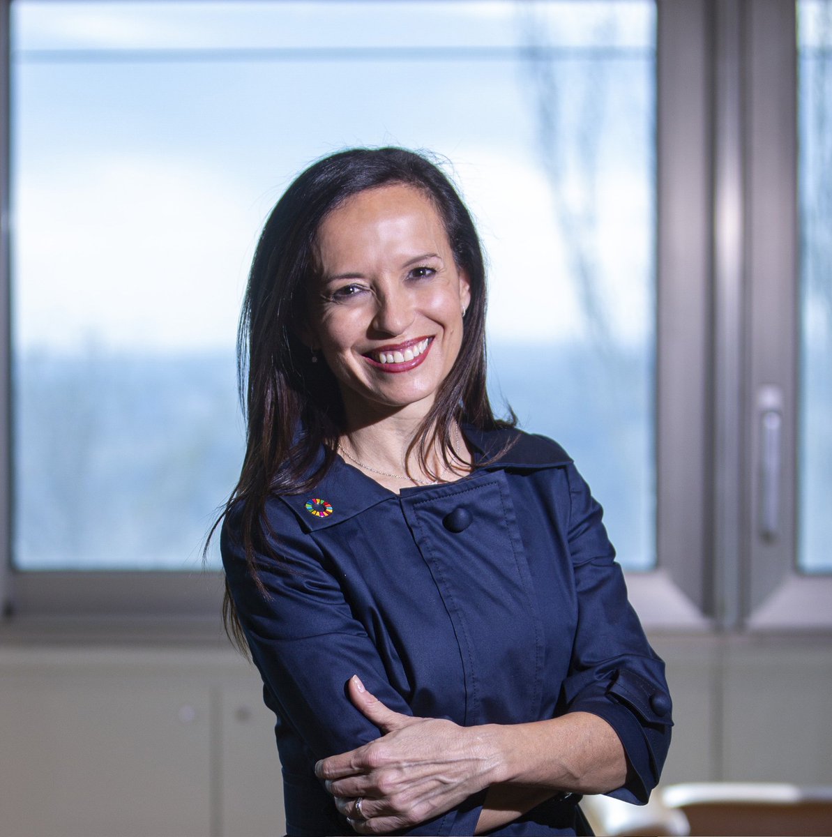 Se llama Beatriz Corredor y es la Presidenta de Redeia y gana 1.500€ al día con un sueldazo de 546.000€. Tenía como asesores fiscales en la empresa al bufete de la trama de Cristóbal Montoro. Sigue en el cargo tras el apagón. Nos costará 100€ en el recibo de la luz.