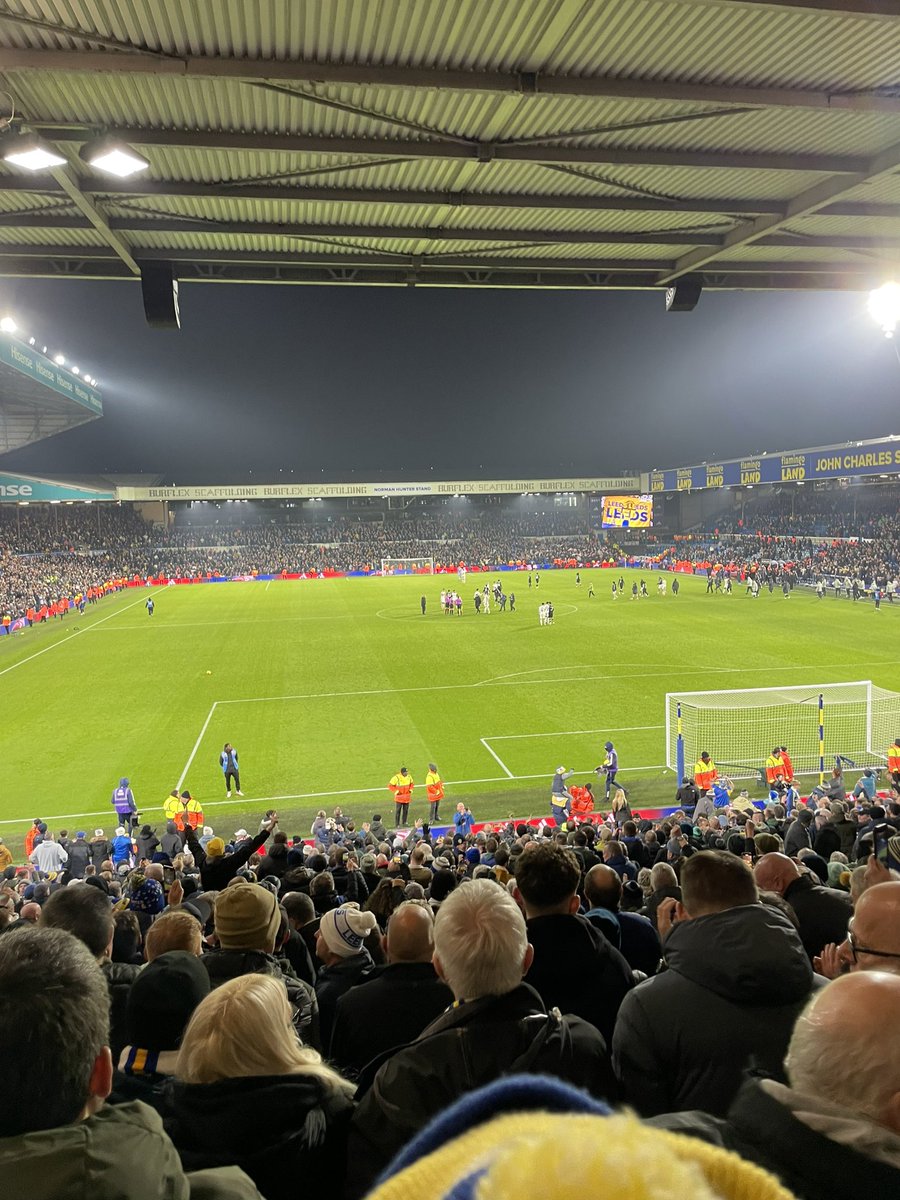 durnin26's tweet image. Belting night at the office!!! #LEECHE #LUFC #MOT