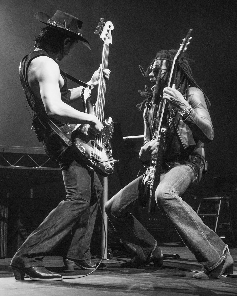 LennyKravitz's tweet photo. A few from Brisbane, Melbourne, Mildura, and Adelaide. 

📸 Mia Ross https://t.co/c703jn0ClP