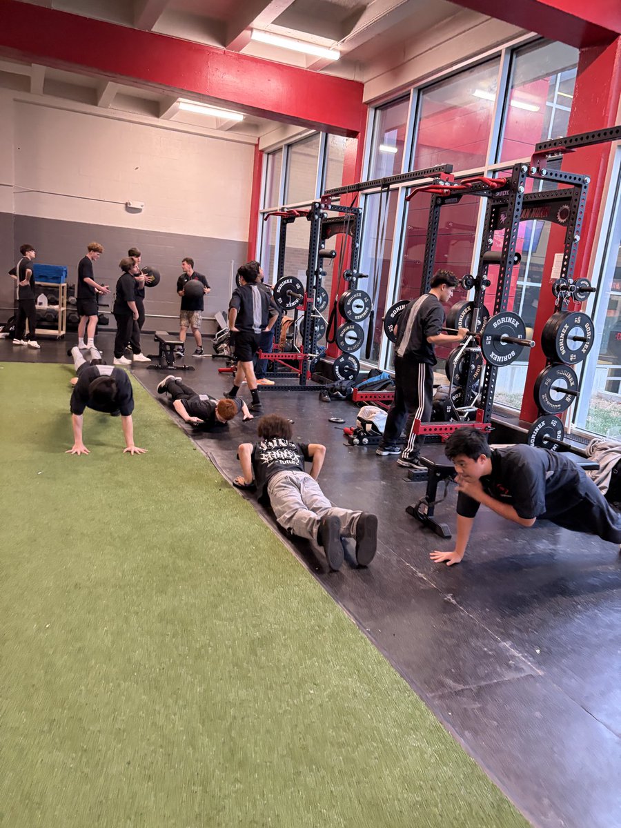 VHBaseball1971's tweet image. First day in the books. Making sure we are better than yesterday 💪