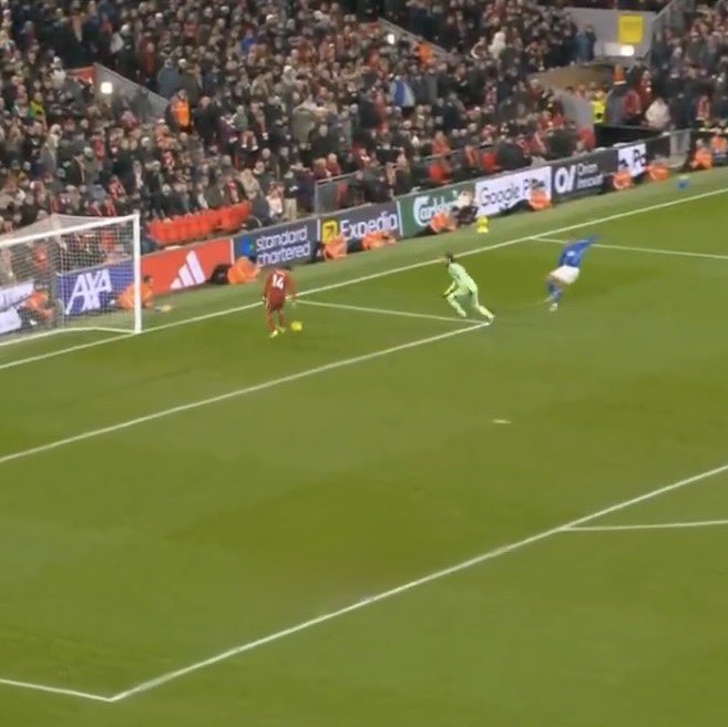 “Chiesa’s tenacity and his will to not concede a goal was a beautiful thing to see from an attacker.”

💬 Daniel Sturridge on Chiesa’s clearance.