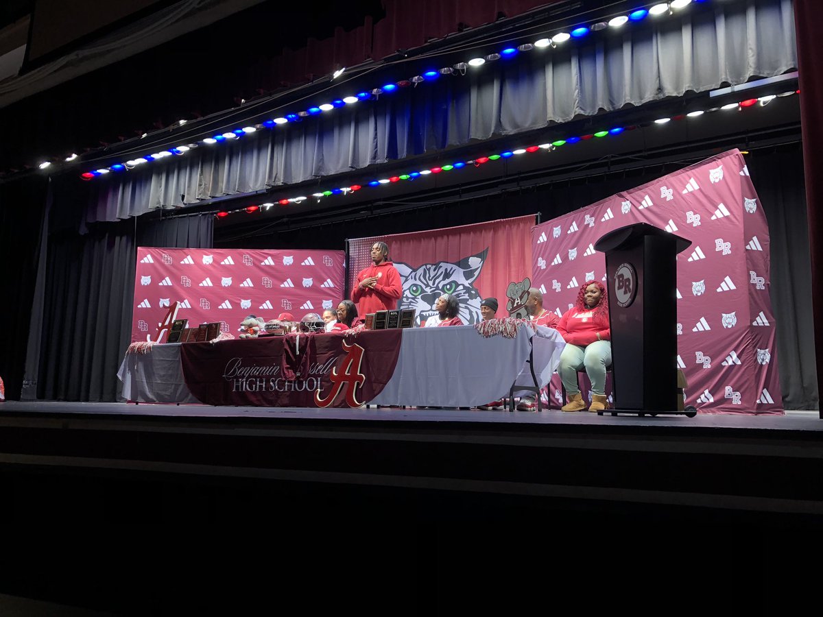 Shannon Benefield tweet media