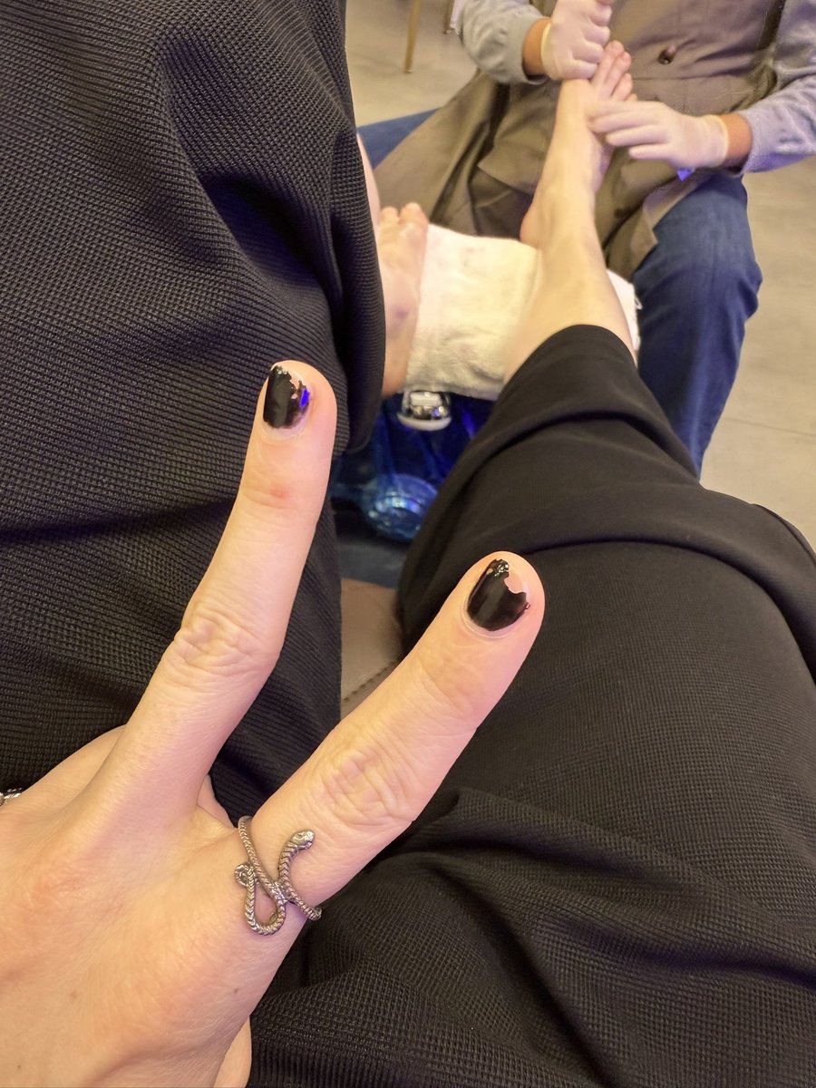 getting my feets done :>