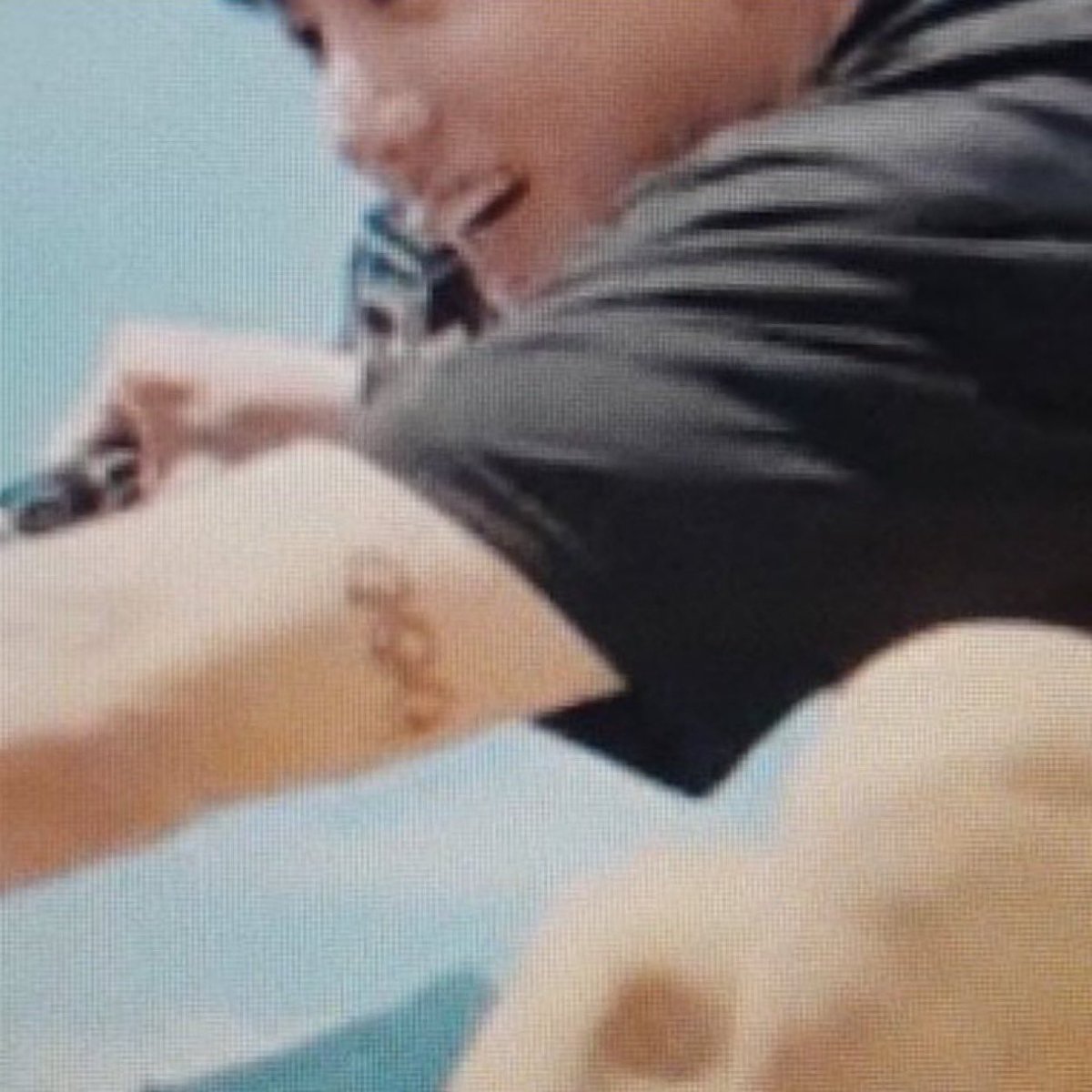 mniwinkook's tweet photo. Awww the matching tattoos are cute 😭😭 https://t.co/GJ1ba4mRi4
