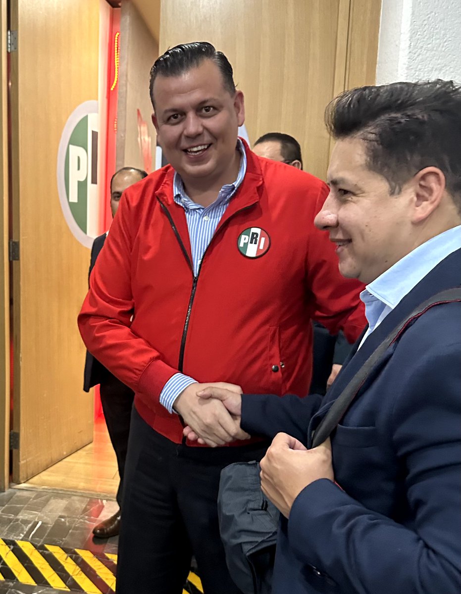 Este miércoles nuestro presidente <a href="/MemoValenciaR/">Guillermo Valencia</a> inició una jornada de trabajo en el Comité Ejecutivo Nacional del PRI. 

Son momentos de diseñar las estrategias para defender a México de un gobierno autoritario que todos los días agrede al pueblo. 

(1/2)
