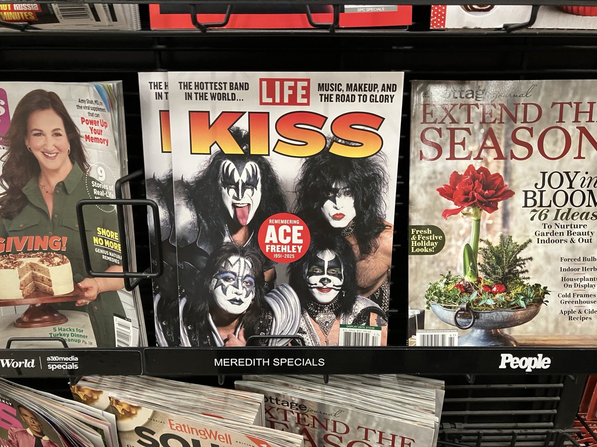 ⁦<a href="/HEB/">H-E-B</a>⁩  has all the cool magazines: ⁦<a href="/kiss/">KISS</a>⁩ ⁦<a href="/HeavensMetalMag/">HeavensMetalMagazine</a>⁩