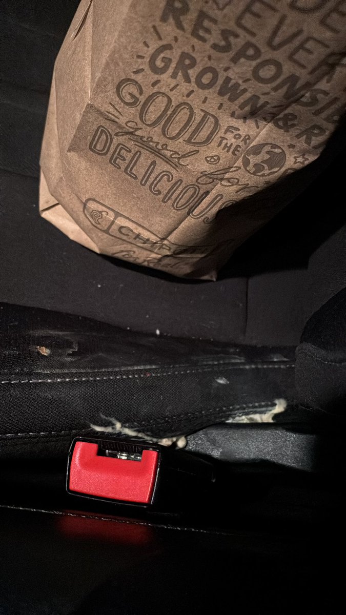 dishnsty's tweet image. 🖕