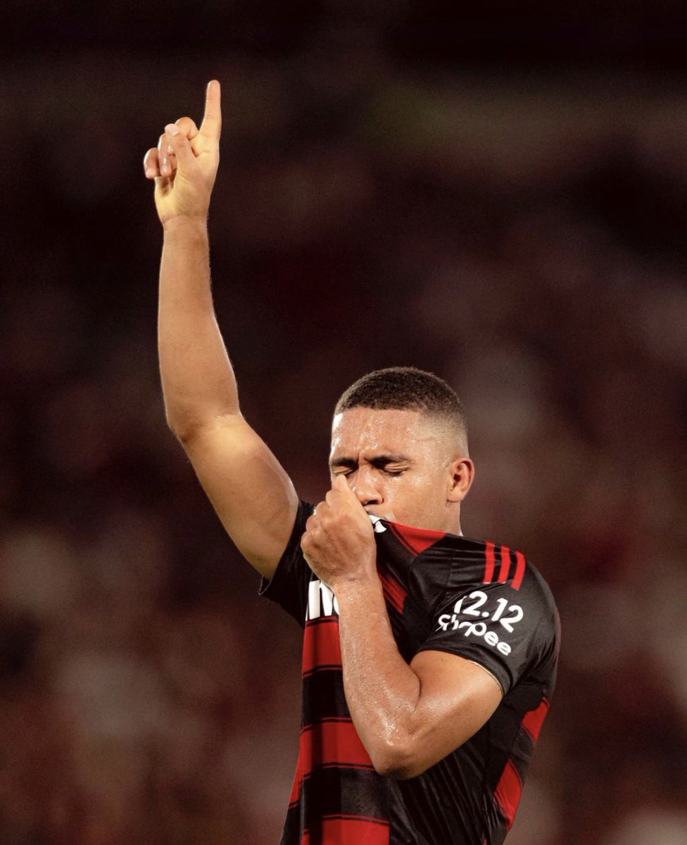 🚑 CHAMA O SAMU!!

Samuel Lino faz o gol do título rubro-negro sob um Maracanã com mais de 73 mil pessoas.

📸 Reprodução/CRF