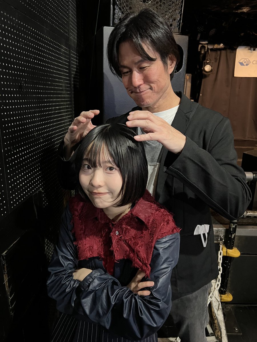 前に撮った特典会。。。 まるちゃんがシャンプーのこと髪を撫でるって