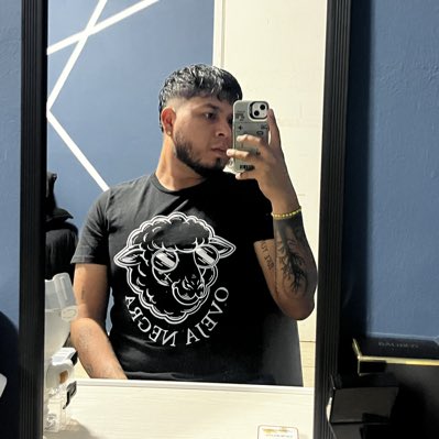 Daniel39006985's tweet photo. #NuevaFotoDePerfil https://t.co/f1QHs4yJ8o