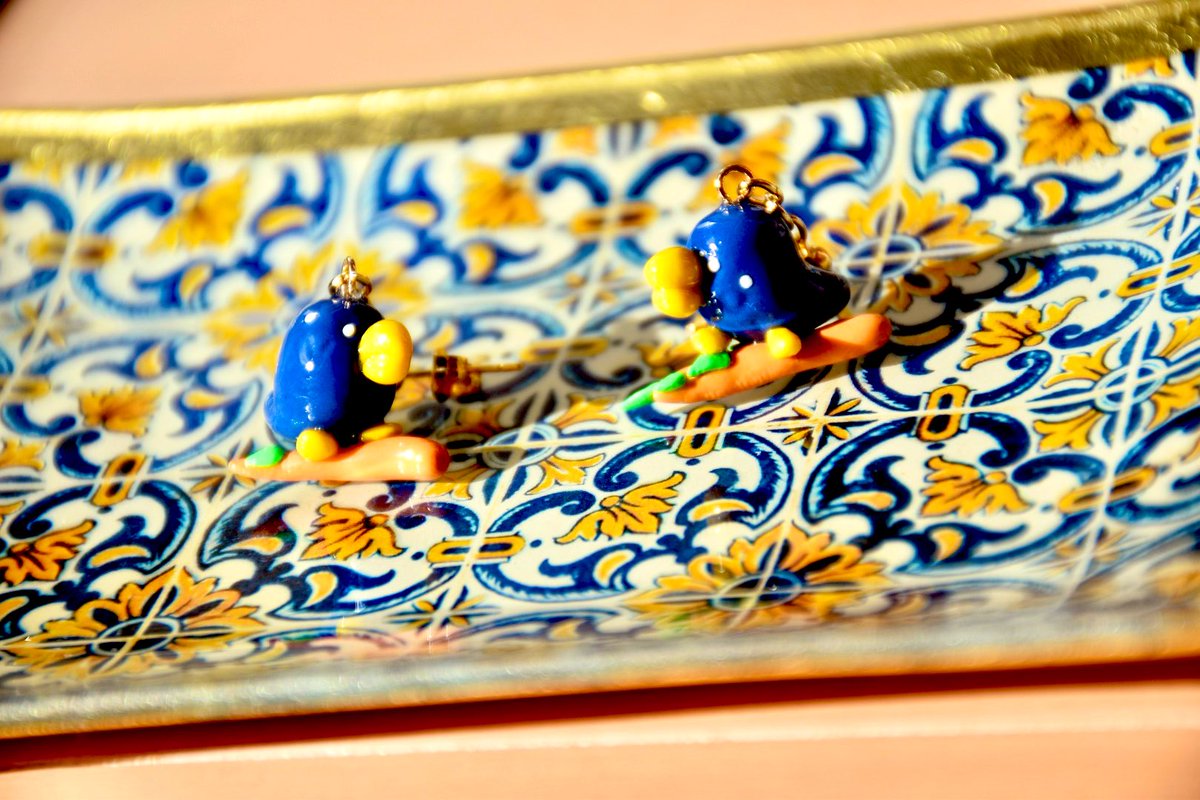 CrayRaan's tweet image. カラスのピアスを作りました。
#樹脂粘土　#ピアス