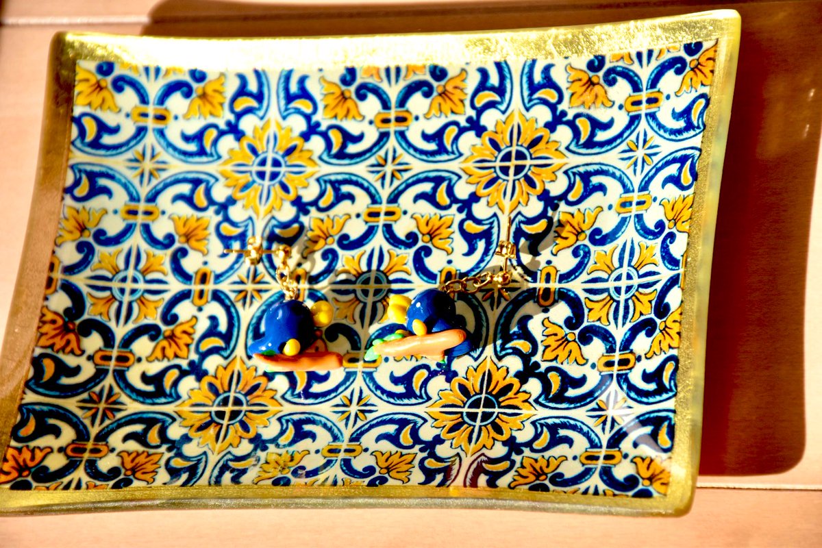 CrayRaan's tweet image. カラスのピアスを作りました。
#樹脂粘土　#ピアス