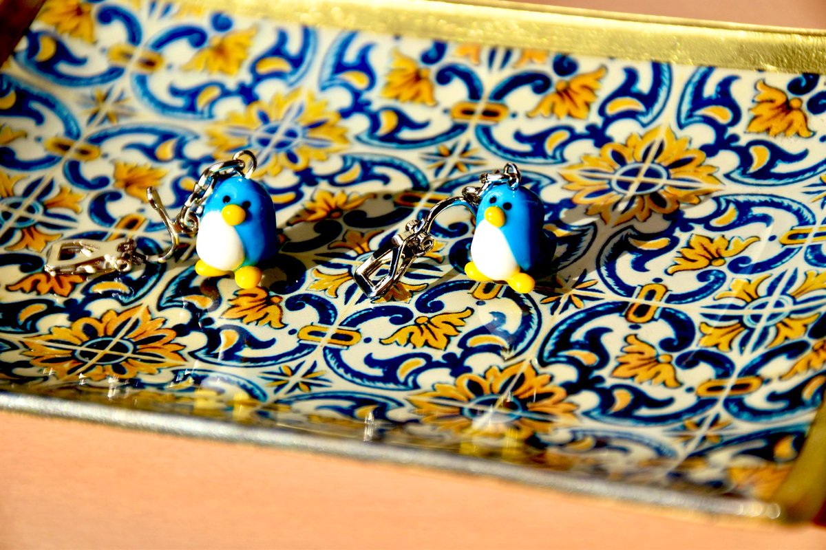 CrayRaan's tweet image. ペンギンのイヤリングを作りました。
