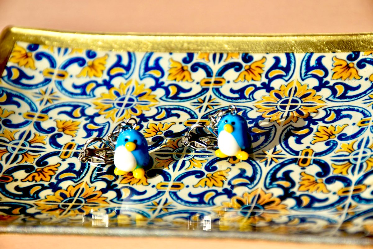 CrayRaan's tweet image. ペンギンのイヤリングを作りました。