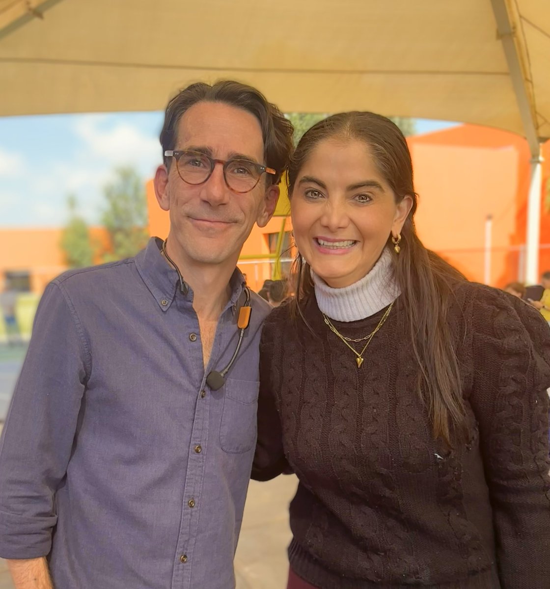 CabezaAlCielo's tweet image. #SabíasQue el 80% de los papás de #PCD de talla baja son de talla promedio
Hoy @gerardo_gaya nos recordó que el amor de padres es infinito, que la accesibilidad es para todos sin excepción ni etiqueta, que al amor es el motor más poderoso
#DiaInternacionalDeLasPersonasDeTallaBaja