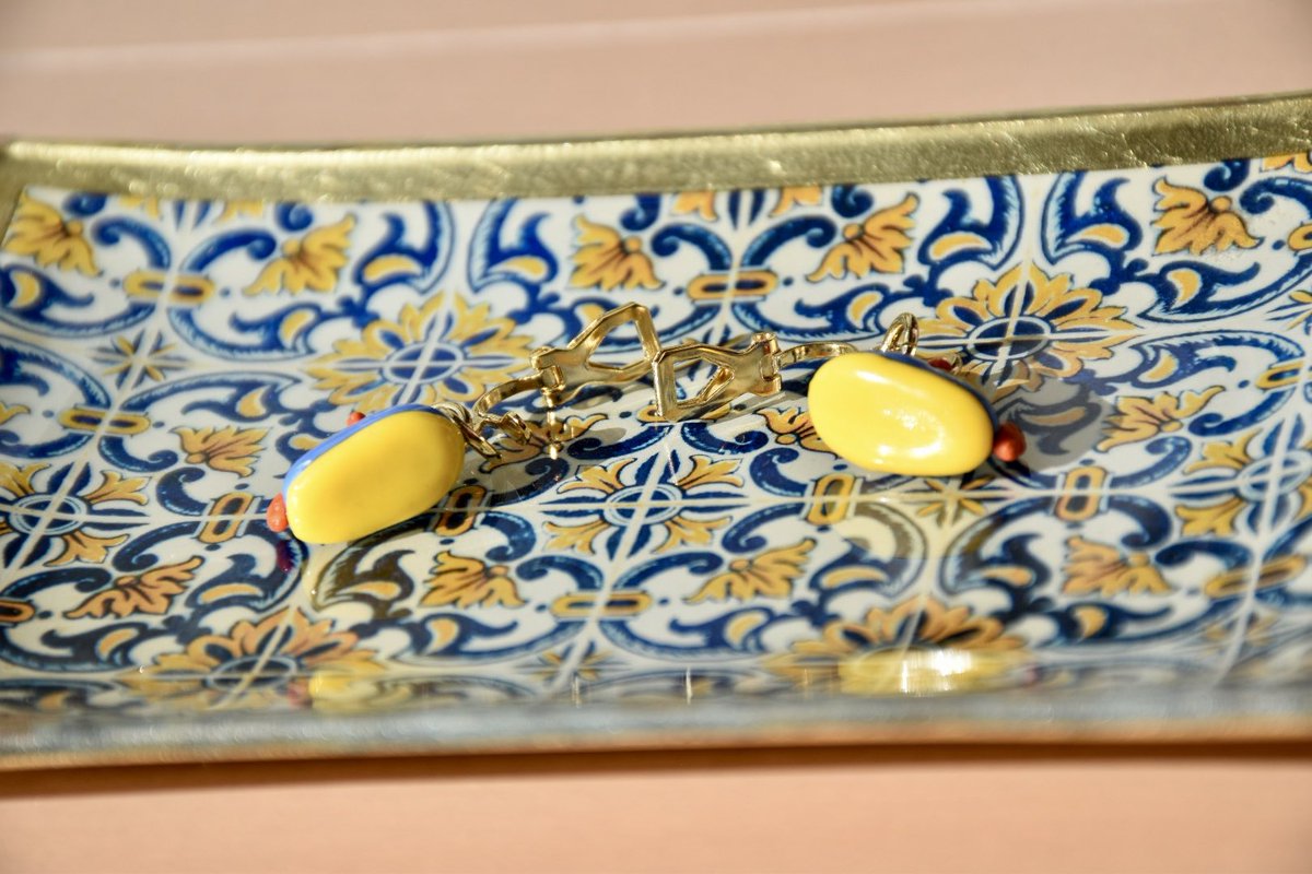 CrayRaan's tweet image. アンナウミウシのイヤリングを作りました。
#樹脂粘土　#イヤリング　#アンナウミウシ