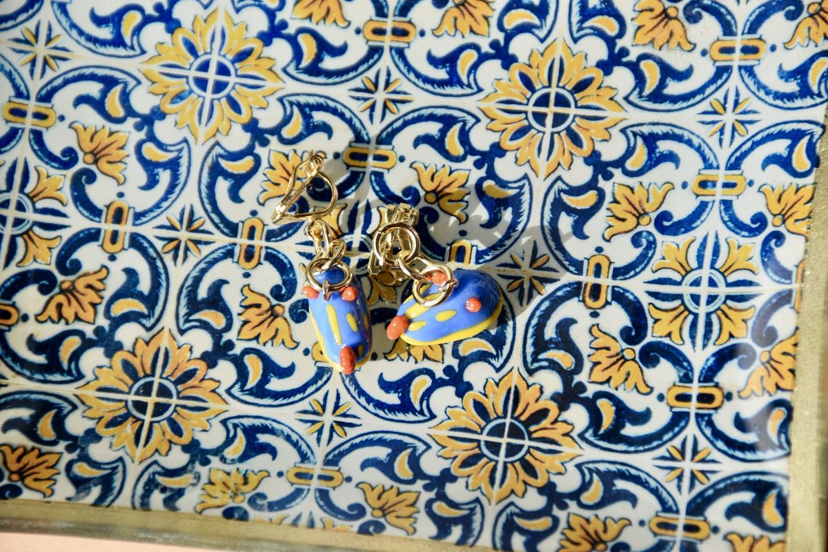 CrayRaan's tweet image. アンナウミウシのイヤリングを作りました。
#樹脂粘土　#イヤリング　#アンナウミウシ