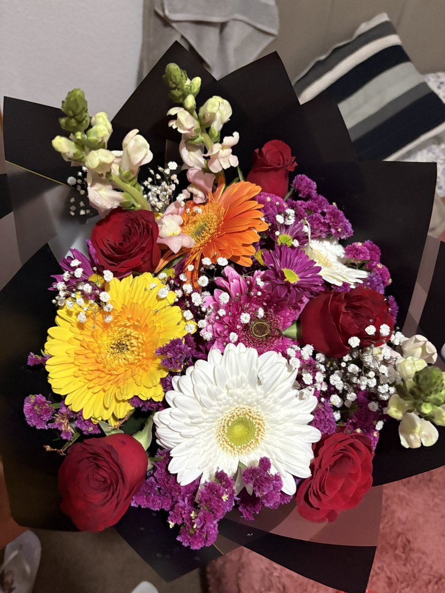 beckaV_'s tweet photo. Amamos las floressssss ✨💐 https://t.co/amrYEplXux