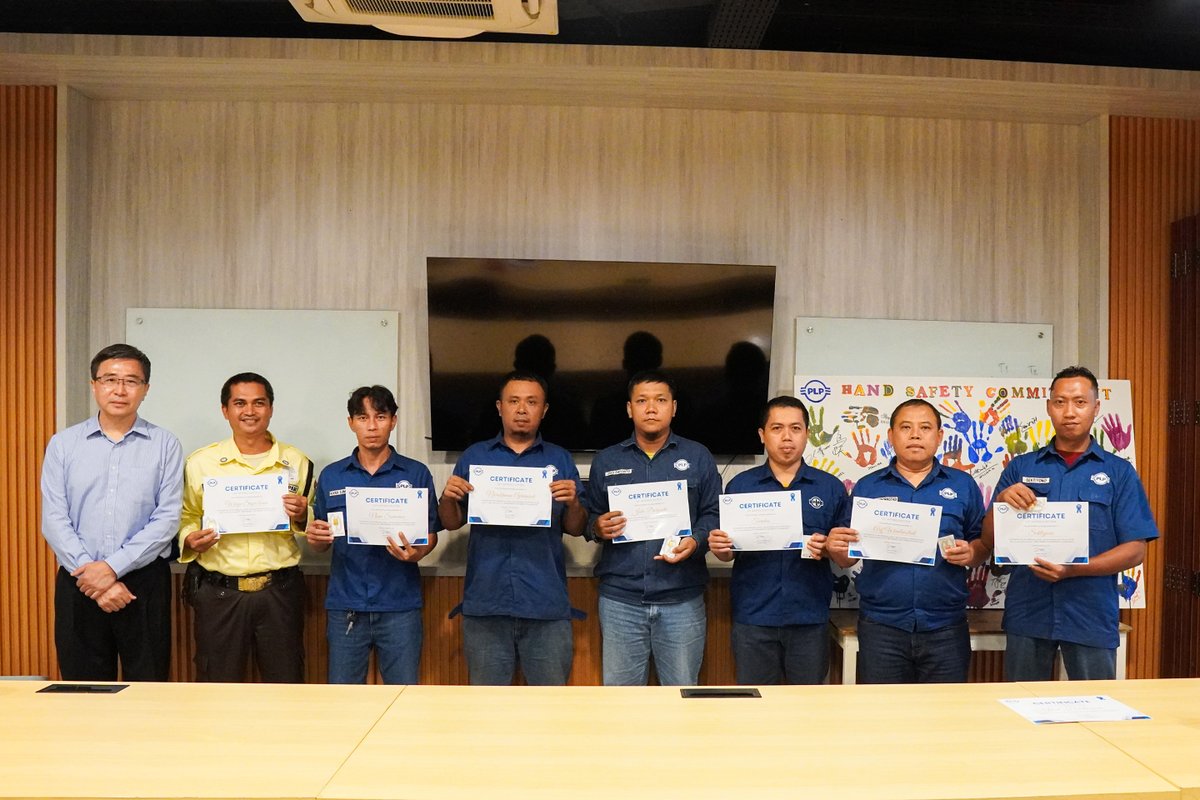 PLPID's tweet photo. PLP Indonesia memberikan apresiasi kepada karyawan dengan masa kerja 5, 10, dan 15 tahun.
Penghargaan ini menjadi bentuk terima kasih atas komitmen, kerja keras, dan loyalitas yang telah diberikan selama ini.

#PLPID #PLP #PLPIndonesia #ApresiasiKaryawan #Apresiasi #Karyawan https://t.co/K0TJZ0lNbV