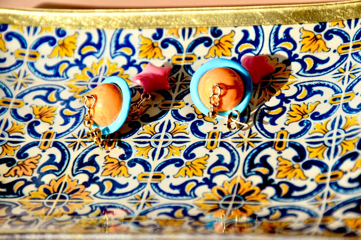 CrayRaan's tweet image. 土星と星のピアスを作りました。

#樹脂粘土　#ピアス