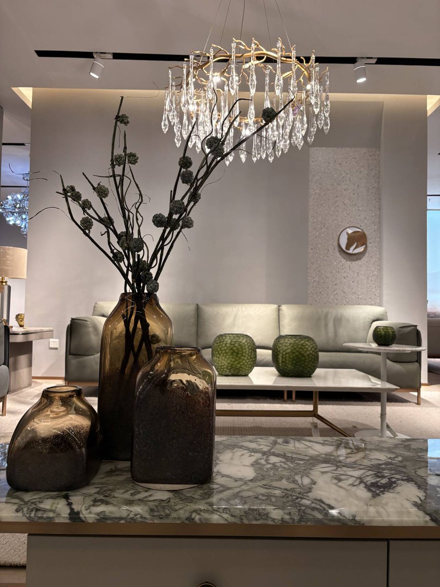 sijia812605's tweet image. Pieces that bring a calm rhythm into the room — nothing loud, nothing forced, just objects that sit well in their place.
Each setup focuses on balance.
Stop by Shunde Empire Furniture and explore the layouts at your own pace.

#interiorstyle #homespaces #modernliving #designnotes
