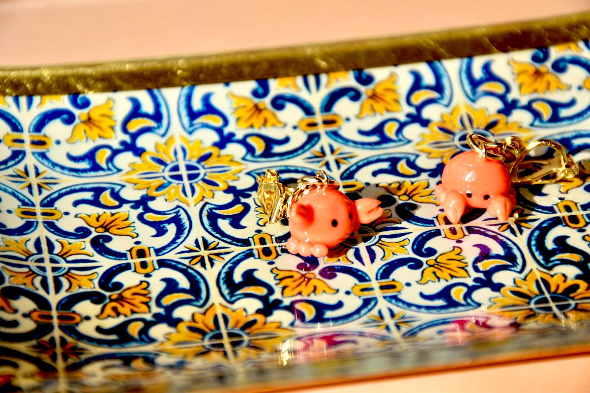 CrayRaan's tweet image. カニのイヤリングを作りました。
#樹脂粘土　#イヤリング