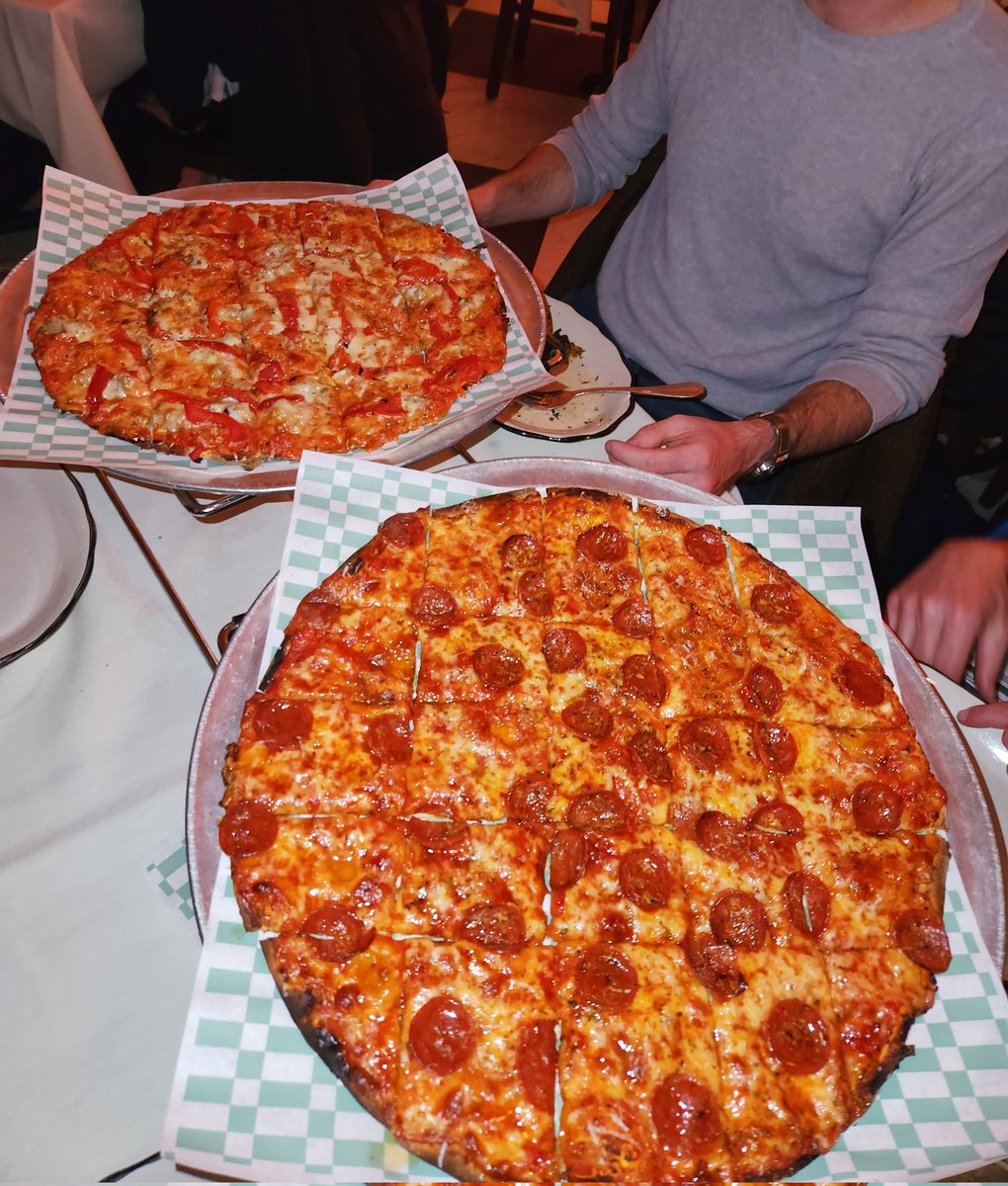 Awesome time experiencing some "market research" with Mr. <a href="/piecechicago/">Piece</a>, <a href="/VeeckAsInWreck/">Night Train Veeck</a>, and <a href="/itsritzy/">Loz</a> tonight trying out various pizzas at a new-er hyped joint.....grateful for the meet up and conversation. 

Next time I go, it's with <a href="/BrianGarza1/">Brian Garza</a> on a non 80's band night.