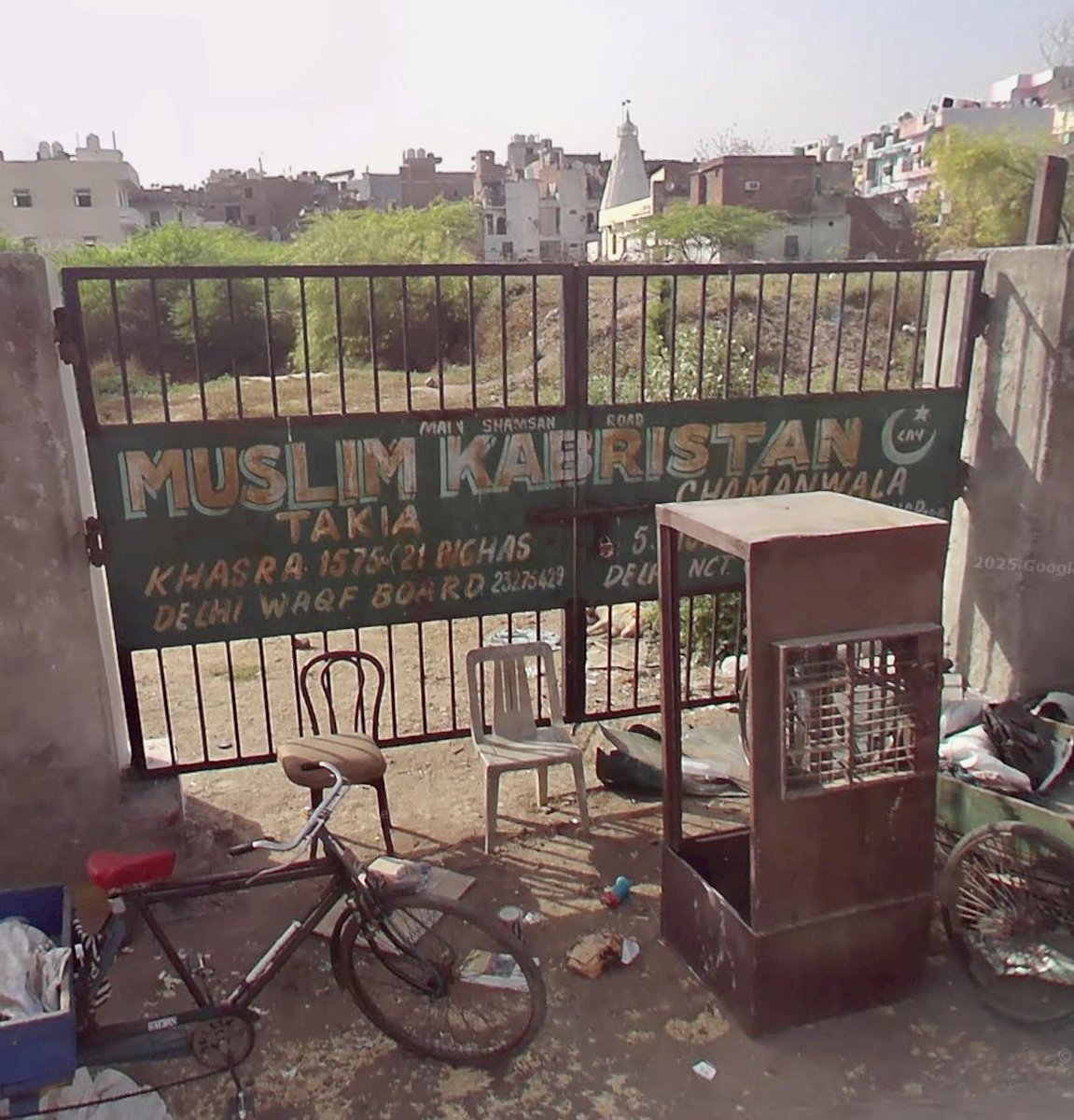 पूरी तरह से अवैध है कब्रिस्तान तिहाड़ गाँव 

वक़्फ़ और मैनेजिंग कमेटी ढूँढो कागज 

<a href="/MCD_Delhi/">Municipal Corporation of Delhi</a> आपकी ज़मीन पर वक़्फ़ ने बोर्ड कैसे लगा दिया अधिकारी क्या करते है आपके?

दलितों की बस्ती में कैसे जबरन बना देंगे कब्रिस्तान 

हम है अभी