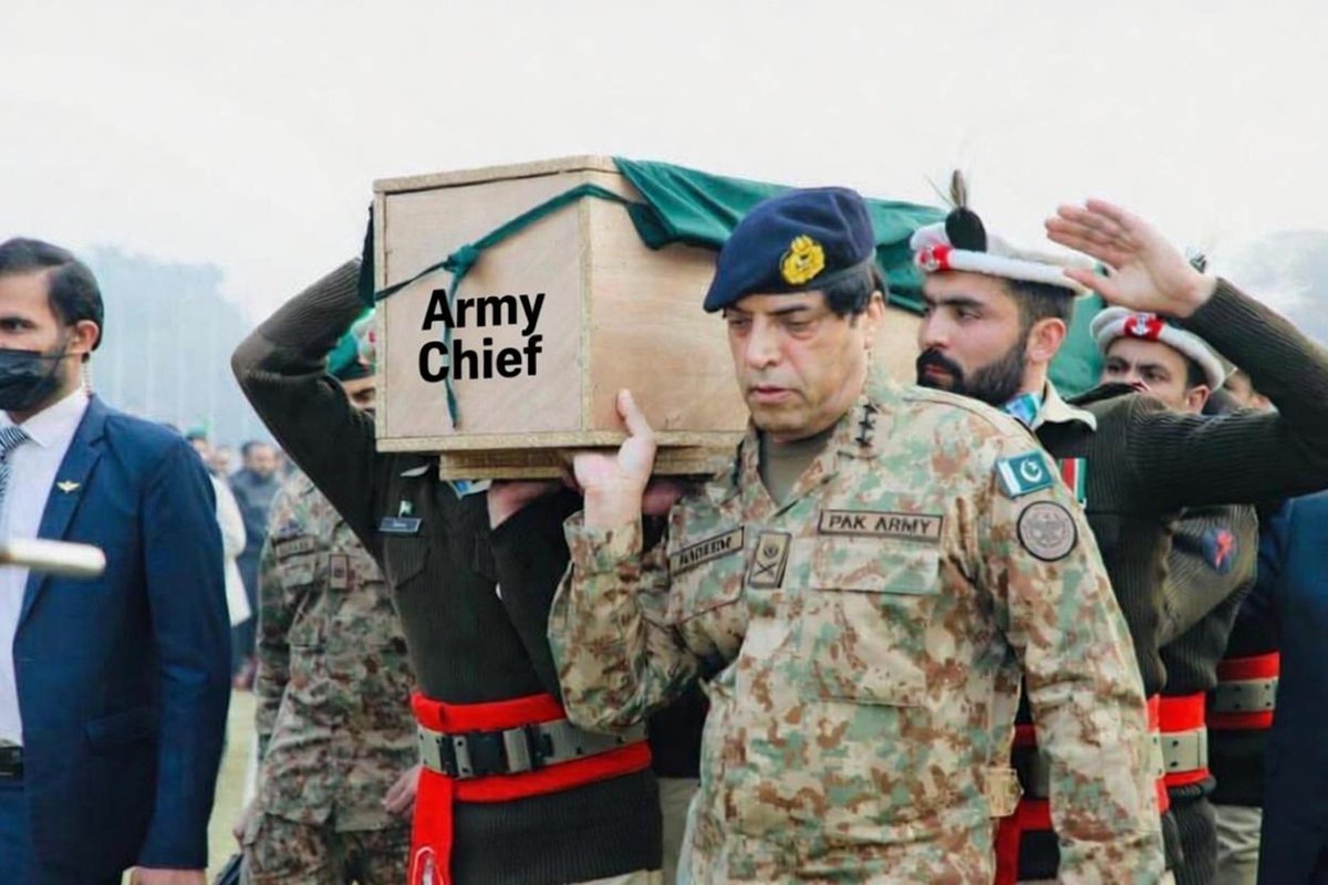 ہیلمٹ کے بغیر موٹرسائکل چلانا ❌
آرمی چیف کے بغیر فوج چلانا ✅

ذلالت کے پانچ شاندار دن | اپنے بچوں کو پڑھاؤ پاکستان کی کہانی اس کے فوج کے تاحیات کارنامے.