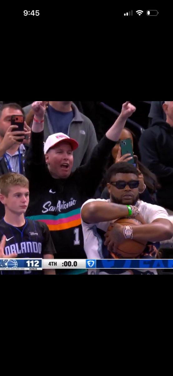 Cheatcode337's tweet photo. @bossman_dlow In the right place at the right time 😂 https://t.co/ZvBqOjNpNU