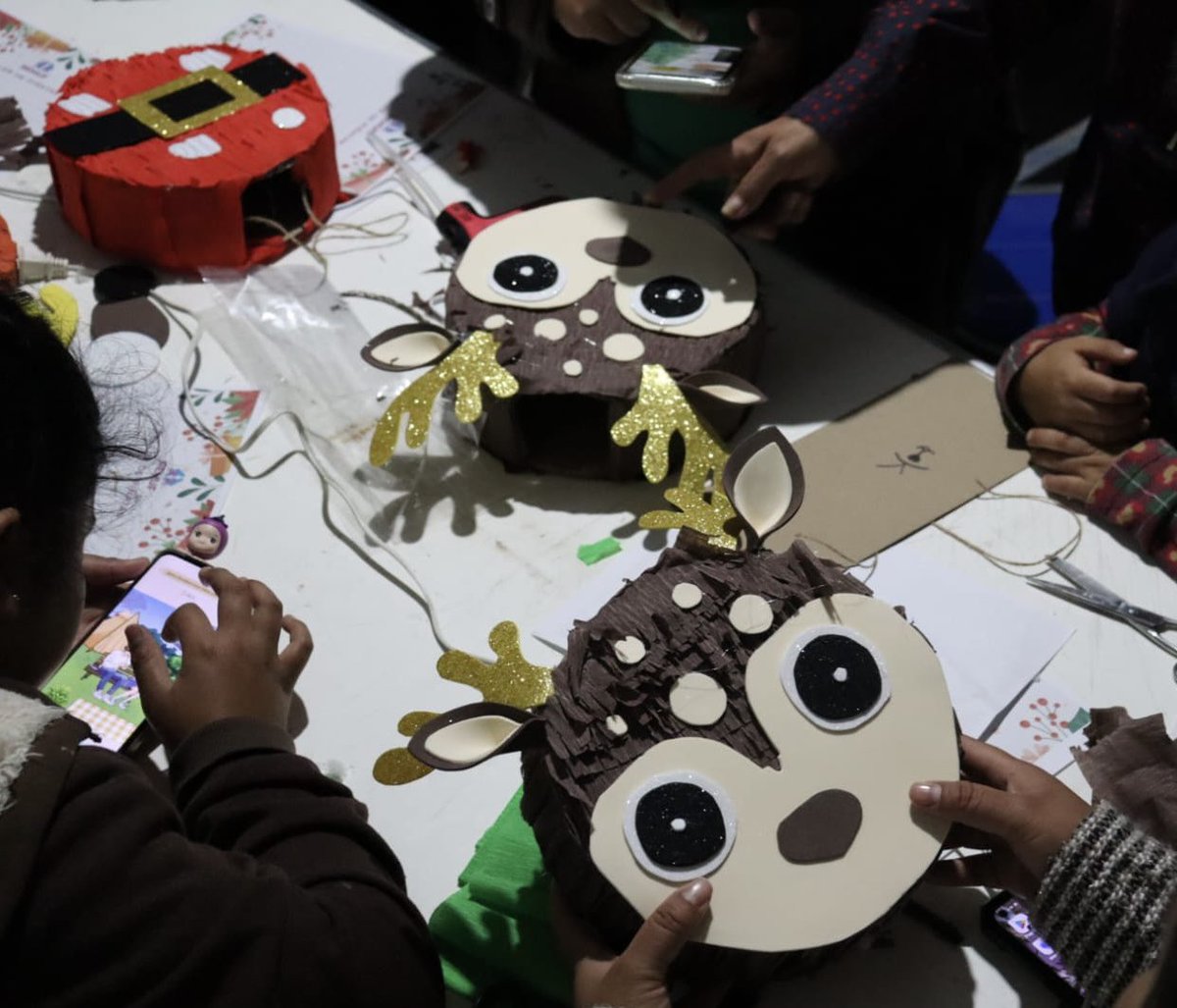✨ Hoy se llevó acabó el taller navideño Elaborando tu piñata 🪅 con nuestras amigas de la comunidad de Santiago Momoxpan, en colaboración con <a href="/Remuf_/">Red de Mujeres Fortalecidas</a> fortalecemos la convivencia, la creatividad y la unión entre nuestras familias y comunidades junt@s.💜🤝

#CarolinaFdzRegidora 🎄