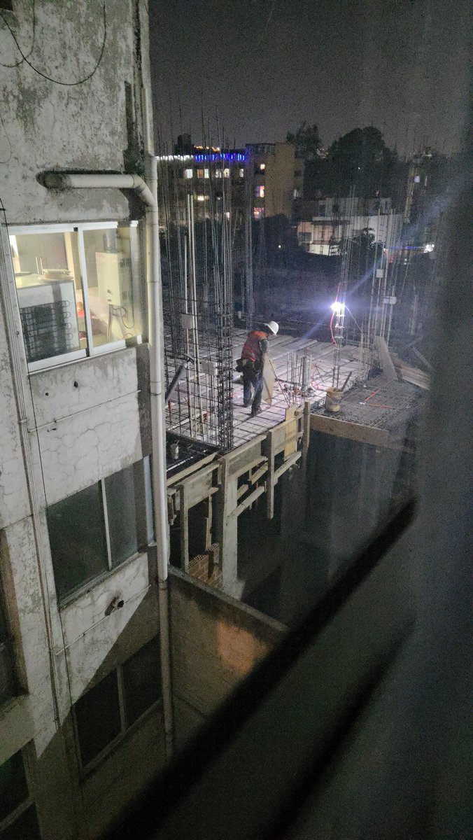 AdrianFlores_JR's tweet photo. @BJAlcaldia a donde tengo que meter un reporte que son casi las 10 de la noche y siguen trabajando en una obra de construccion a lado haciendo ruido con golpeteos y usando herramientas escandalosas?? https://t.co/Q5Ucpqyq8w