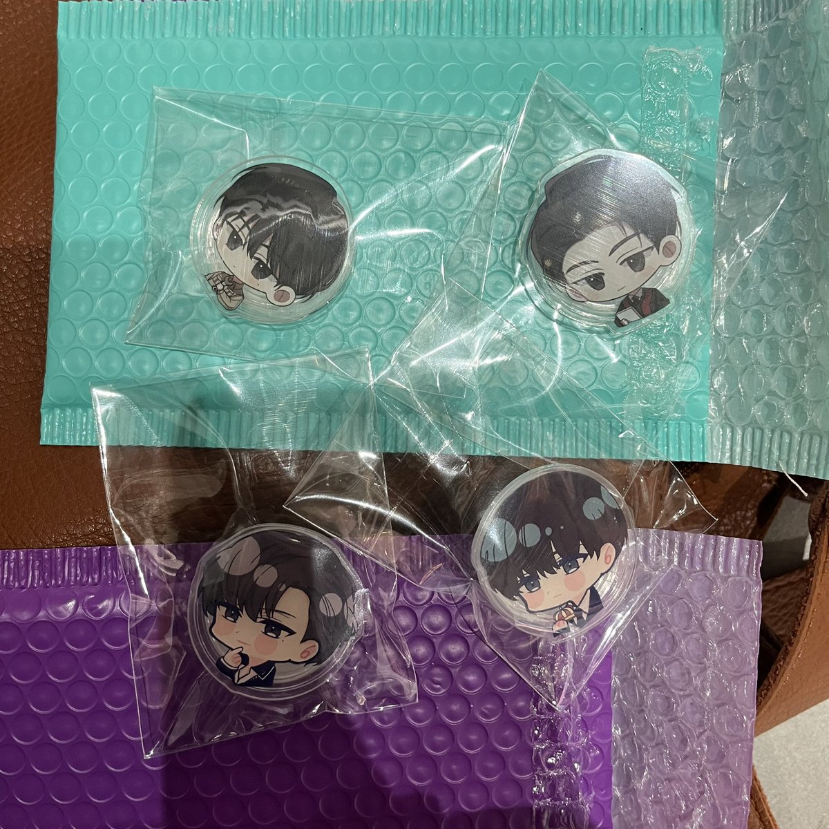 아코 생일파티 럭드 교환 요청합니다🥹
저: 포스터-사한, 토요일의 주인님
안경닦이set-펄,피트타임파트너
그립톡-이방인,킹메이커

😇-힐러 안경닦이set or 힐러 장패드
장패드는 구매 의사도 있습니다ㅠㅠㅠ

1시까지 건물 내부에 있을 예정인데, 택배나 등기도 좋아요!🥹