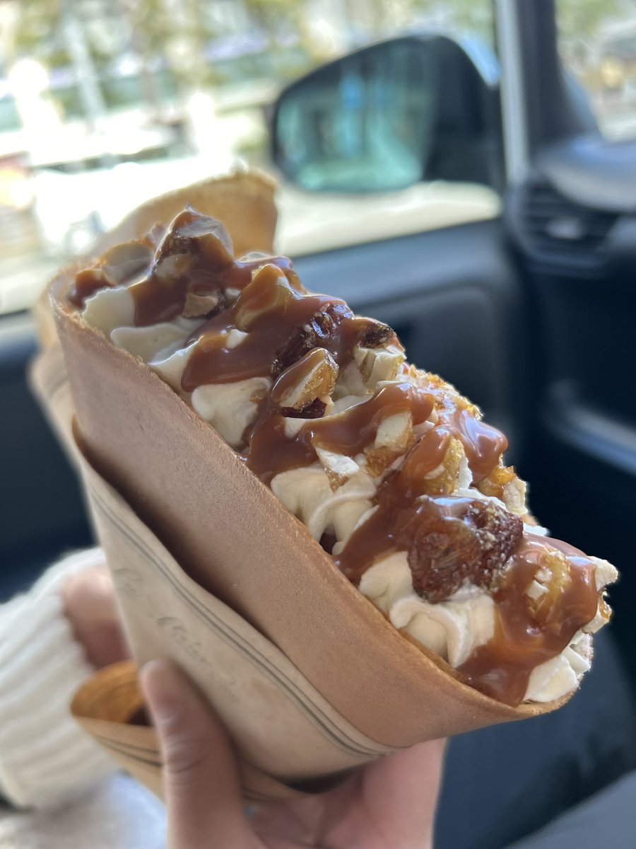 会社のすぐ裏にあるクレープ屋さん✨ とっても美味しいのですが