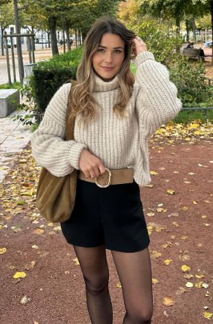 ..
"Hayat sabah uyandığında aklına gelen ilk kişiden ibarettir "der şair..
                     🌱🍂🧡

#Günaydın 🔆