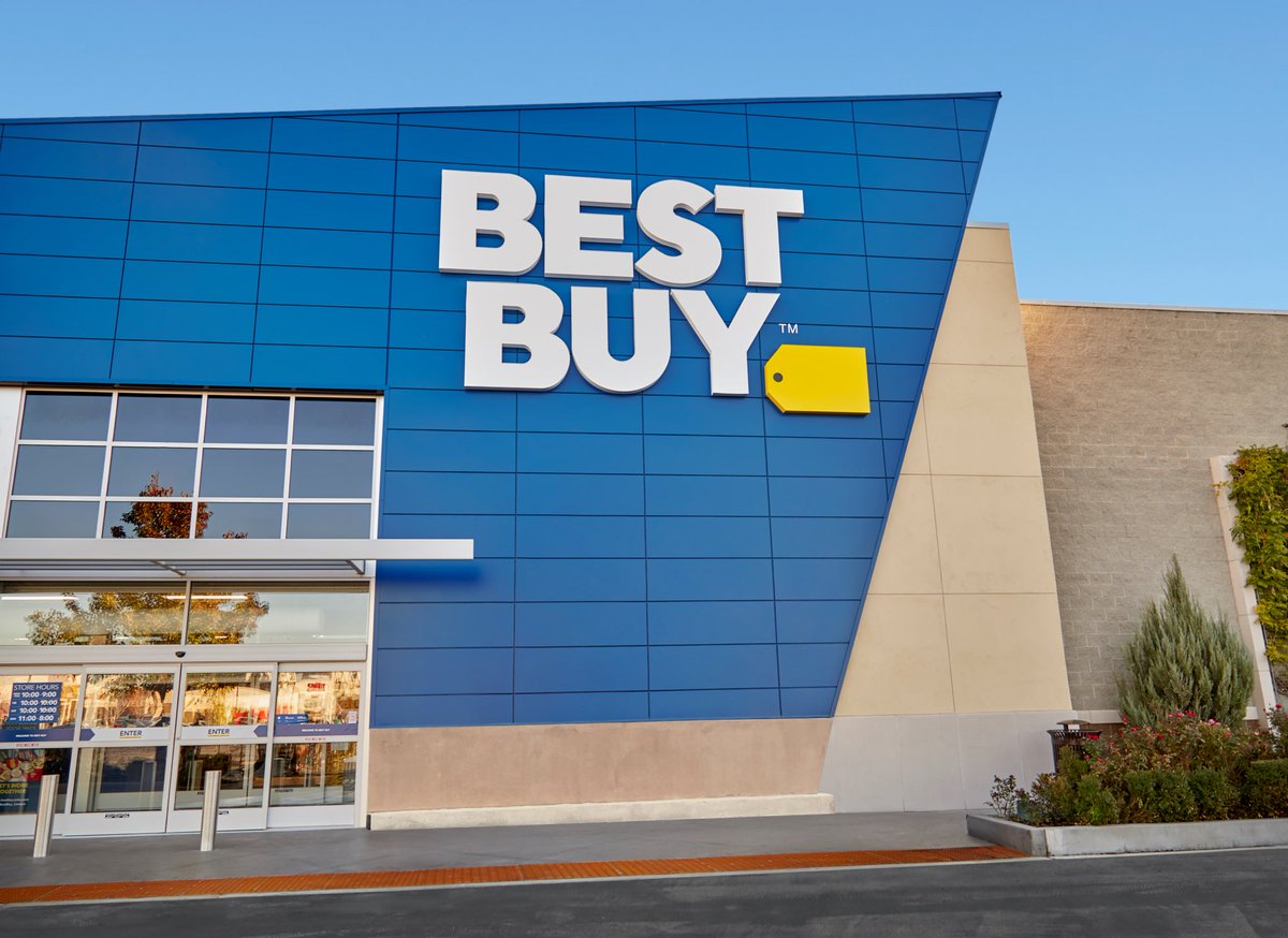 MeghdadZangi's tweet photo. Best Buy took a full month to process a simple refund that could have been done the same day. Completely unacceptable for a major retailer. Amazon handles this in days, sometimes hours. Best Buy seriously needs to fix its after-sales service. https://t.co/ng1vcvKYBw