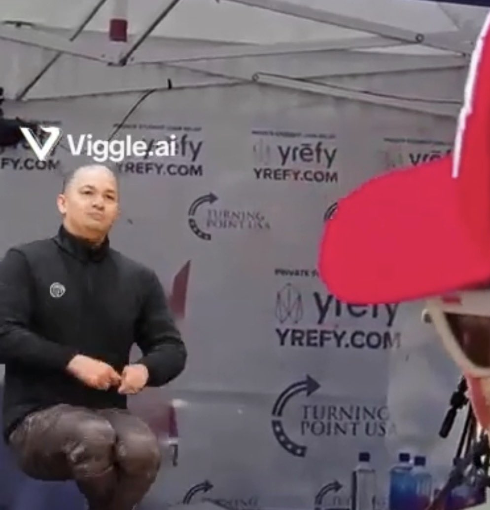 HoodieBev  (@hoodiebev) on Twitter photo 