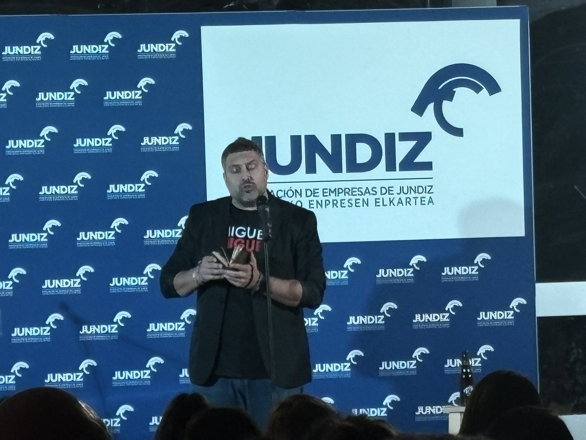 Buenísimo el evento de esta tarde organizado por la Asociación de Empresas de Jundiz. El rato q nos ha hecho pasar Miguel Miguel ha sido de traca… Un gran rato, y como siempre compartido con un montón de amigos, q así sabe mucho mejor. Enhorabuena y gracias a todos!