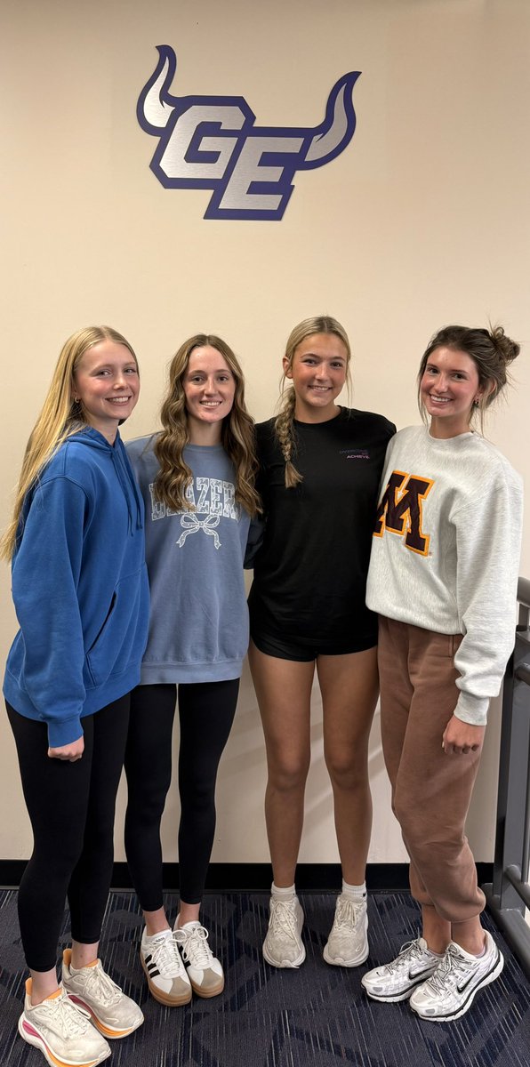 Sunflower Smack Show tweet media