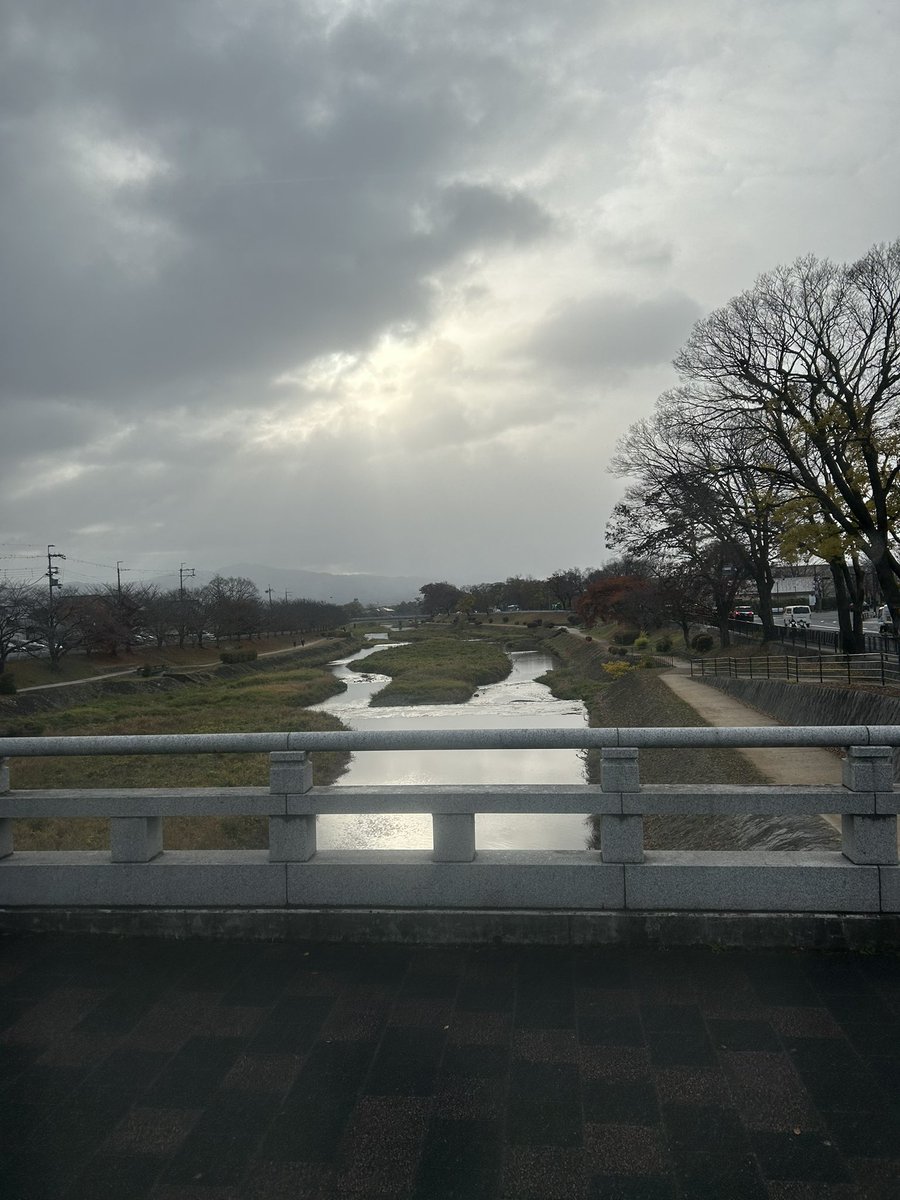 bayashiko1971's tweet photo. 京都は初雪❄️さむっ！
今日は午前中はマカマカのリハーサル、午後は初第九のリハです！ https://t.co/Govu8207to
